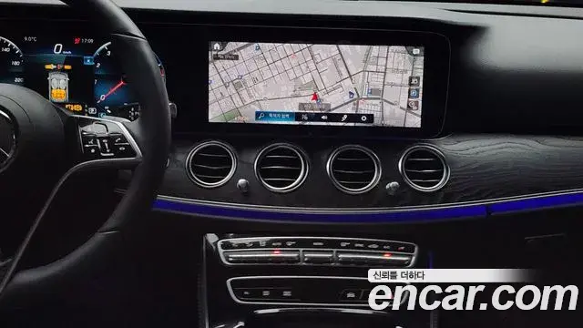 Mercedes-Benz E-Class 2023 — Şəkil 17/20