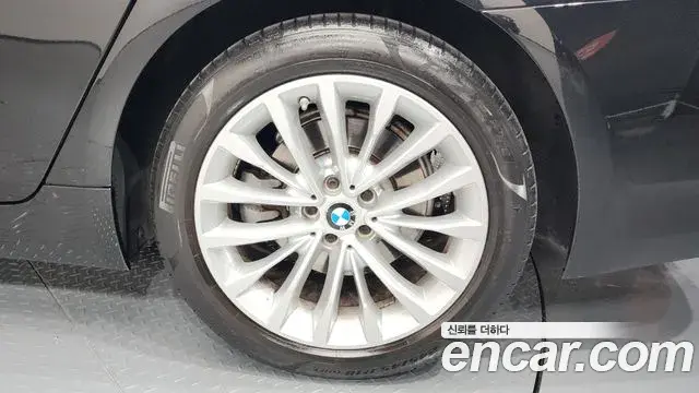 BMW 5 Series 2020 — Photo 18/20
