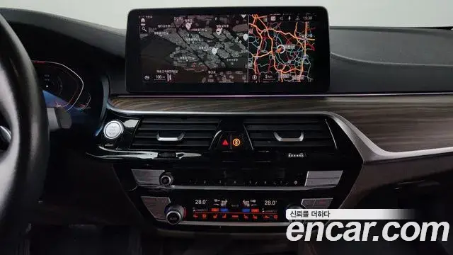 BMW 5 Series 2020 — Photo 16/20