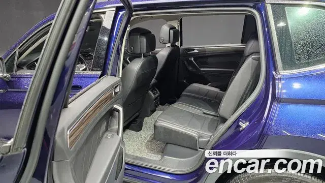 Volkswagen Tiguan Allspace 2023 — Фото 10/20