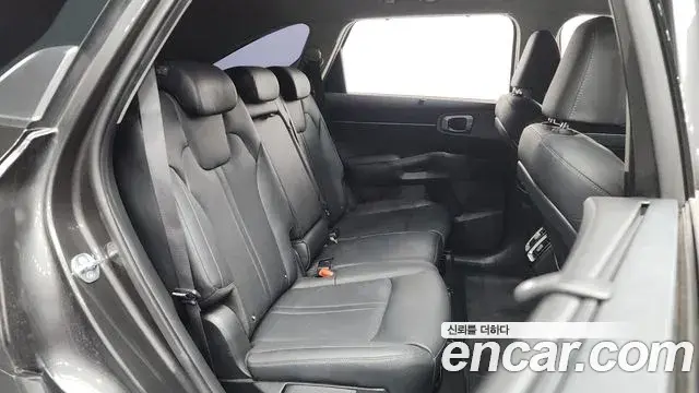 Kia Sorento 2023 — Photo 17/20