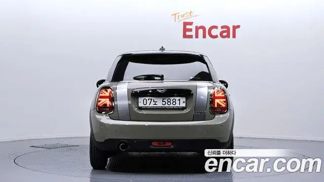 Mini Cooper 2019 — Photo 4/20