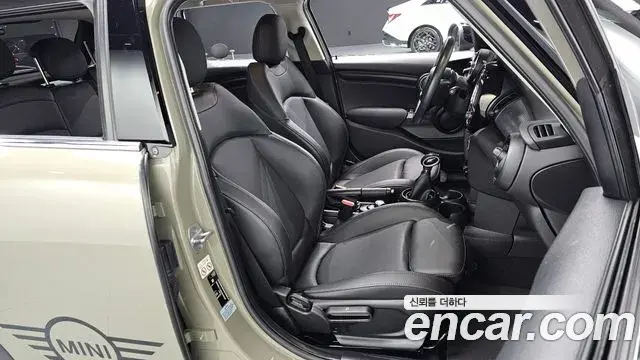Mini Cooper 2019 — Photo 10/20