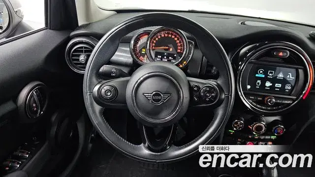 Mini Cooper 2019 — Photo 14/20