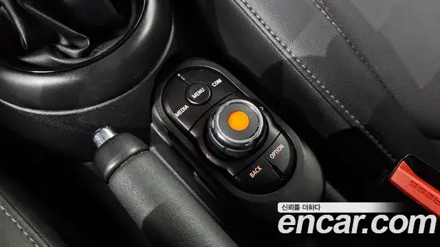 Mini Cooper 2019 — Photo 18/20