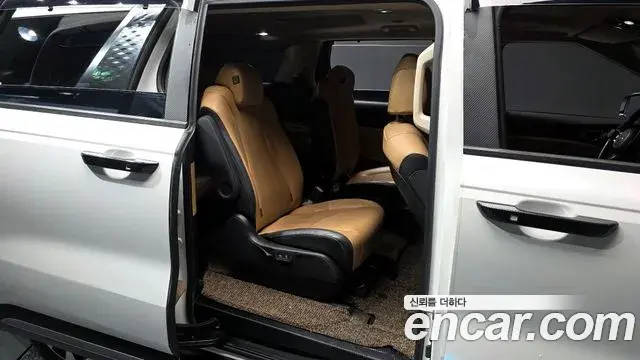 Kia Carnival 2021 — Photo 9/20