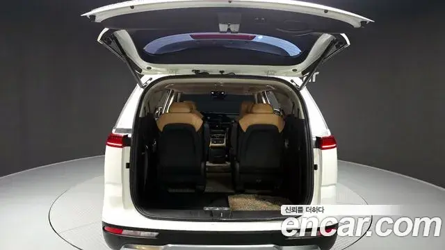 Kia Carnival 2021 — Photo 14/20
