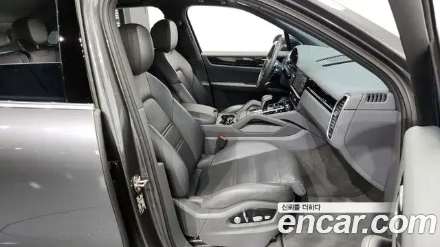 Porsche Cayenne 2019 — Фото 11/20