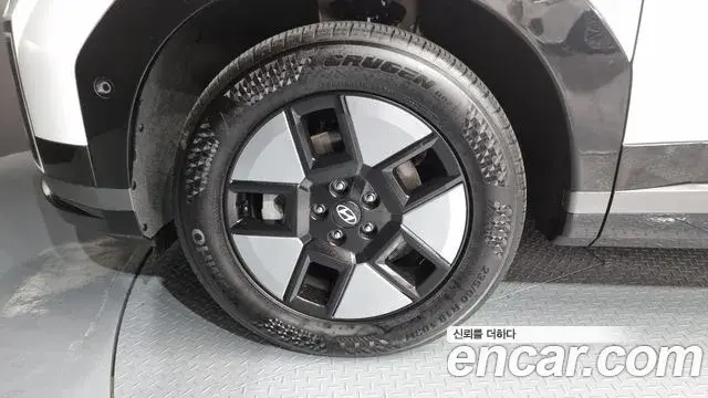 Hyundai Santa Fe 2023 — ფოტო 1/20