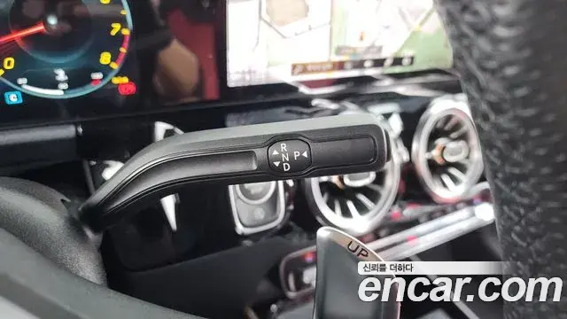 Mercedes-Benz GLA-Class 2023 — Şəkil 19/20