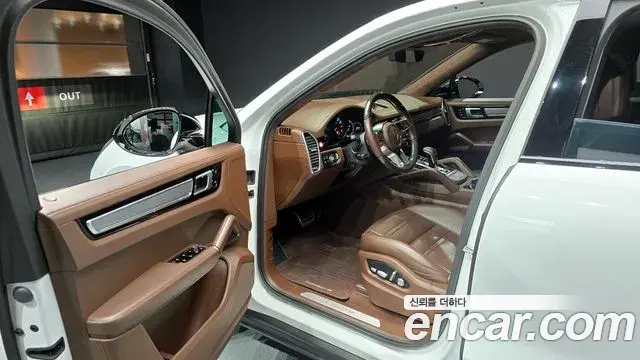 Porsche Cayenne 2020 — Фото 11/20