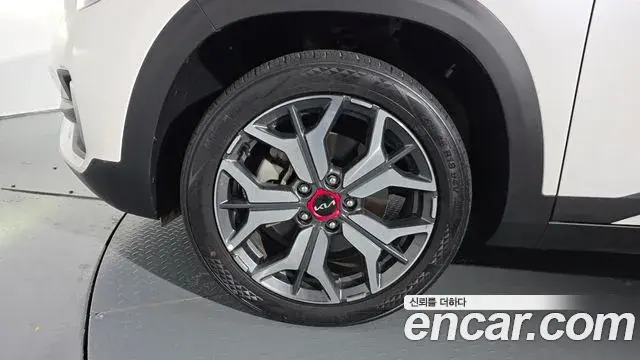 Kia Seltos 2021 — Şəkil 18/20