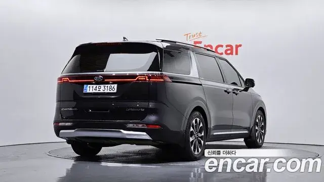 Kia Carnival 2021 — ფოტო 14/20