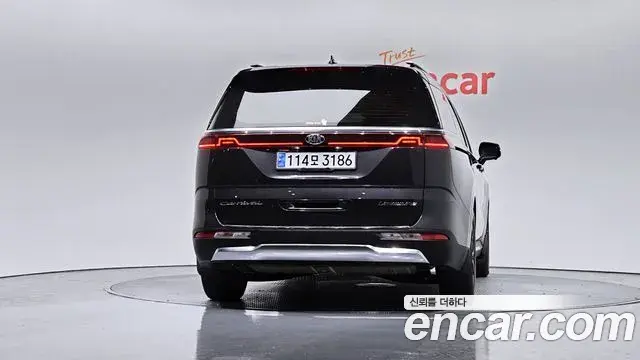 Kia Carnival 2021 — ფოტო 12/20