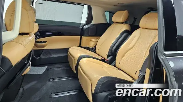 Kia Carnival 2021 — ფოტო 3/20