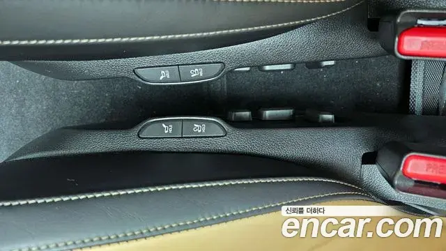 Kia Carnival 2021 — ფოტო 15/20