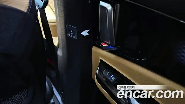 Kia Carnival 2021 — ფოტო 16/20