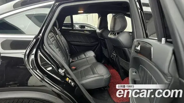 Mercedes-Benz GLE-Class 2019 — Şəkil 15/21