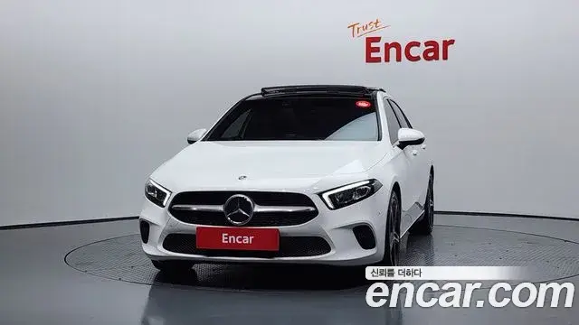 Mercedes-Benz A-Class 2020 — Photo 1/20