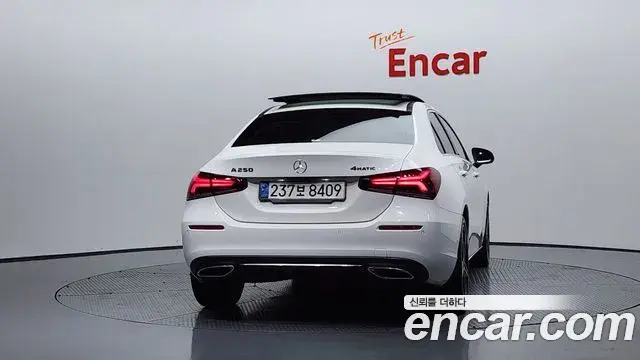 Mercedes-Benz A-Class 2020 — Photo 7/20