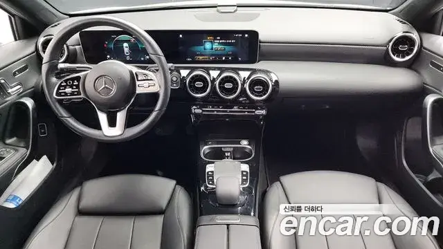 Mercedes-Benz A-Class 2020 — Photo 15/20
