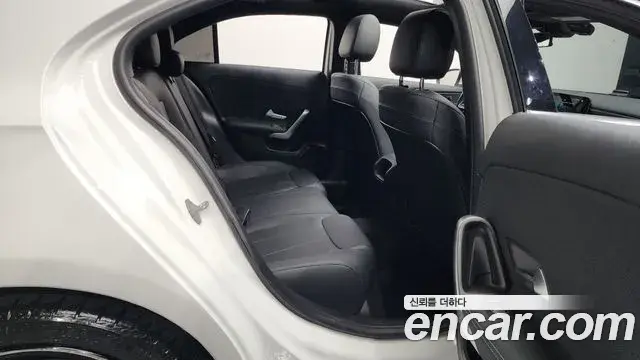 Mercedes-Benz A-Class 2020 — Photo 8/20