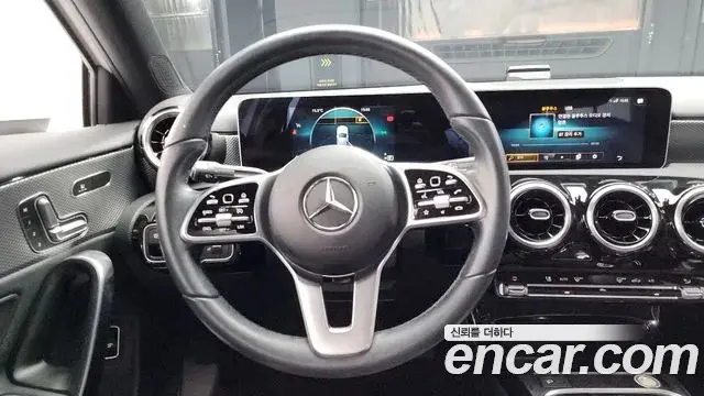 Mercedes-Benz A-Class 2020 — Photo 6/20