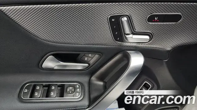 Mercedes-Benz A-Class 2020 — Photo 5/20