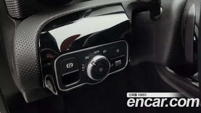 Mercedes-Benz A-Class 2020 — Photo 4/20