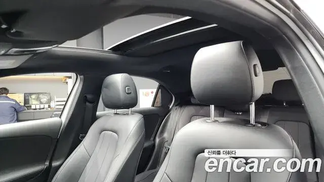 Mercedes-Benz A-Class 2020 — Photo 18/20
