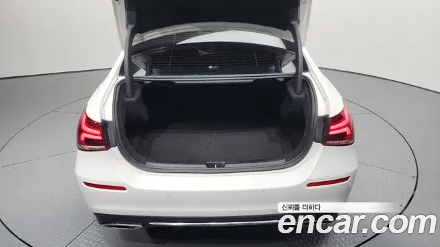 Mercedes-Benz A-Class 2020 — Photo 2/20