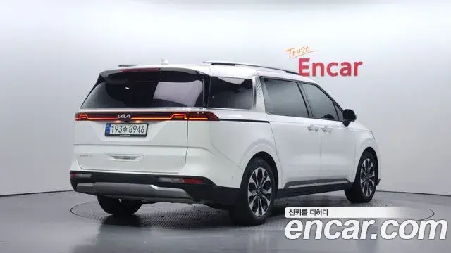 Kia Carnival 2023 — Фото 2/20
