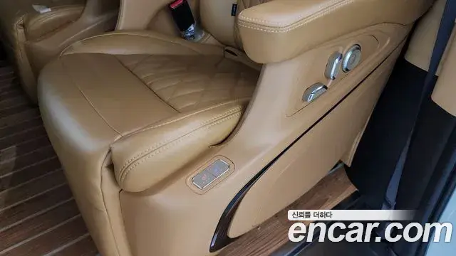 Kia Carnival 2023 — Фото 18/20