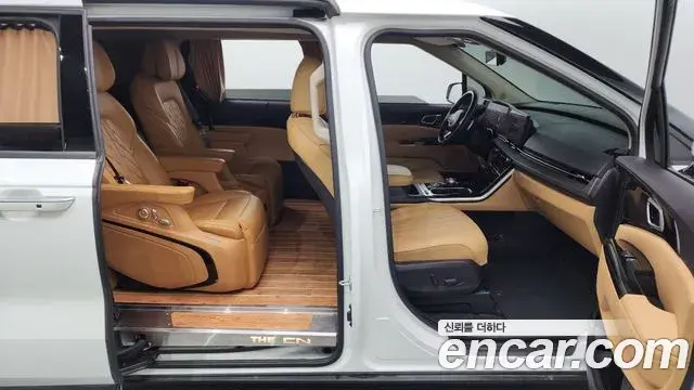 Kia Carnival 2023 — Фото 19/20