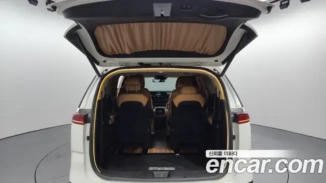 Kia Carnival 2023 — Фото 20/20