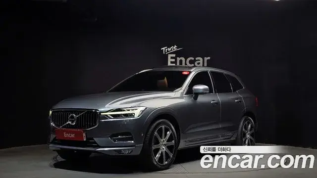 Volvo XC60 2018 — Photo 12/20