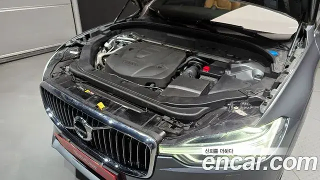 Volvo XC60 2018 — Photo 13/20