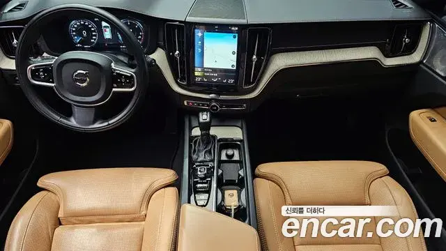 Volvo XC60 2018 — Photo 19/20