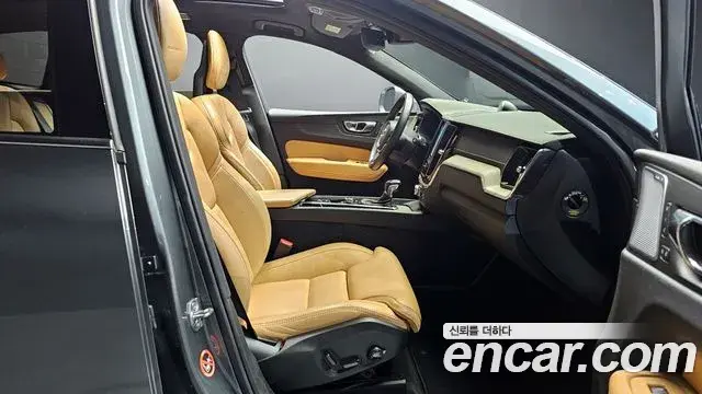Volvo XC60 2018 — Photo 7/20
