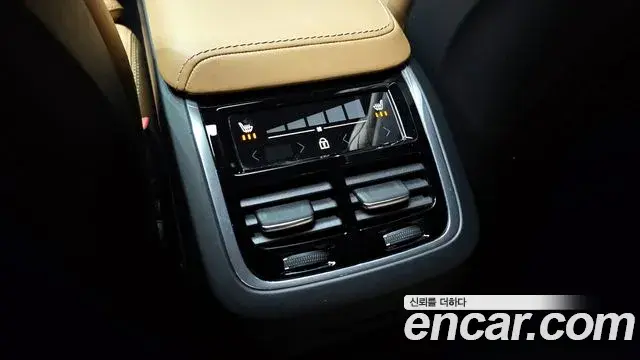 Volvo XC60 2018 — Photo 15/20