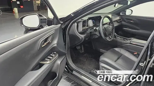 Toyota Crown Crossover 2024 — ფოტო 8/20