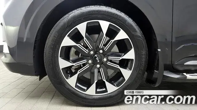 Kia Carnival 2022 — ფოტო 16/20