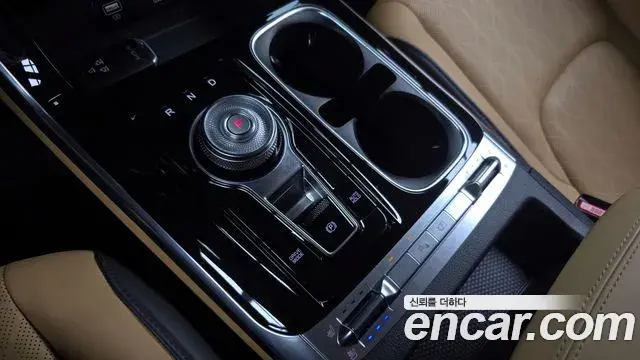 Kia Carnival 2022 — ფოტო 4/20