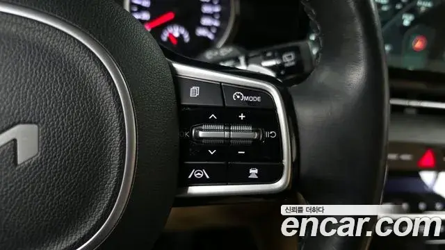 Kia Carnival 2022 — ფოტო 3/20