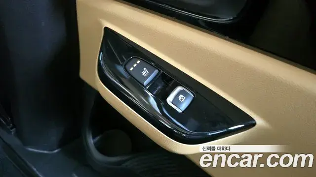 Kia Carnival 2022 — ფოტო 8/20