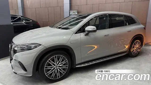 Mercedes-Benz EQS SUV 2025 — Photo 4/10