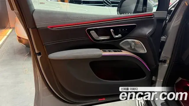 Mercedes-Benz EQS SUV 2025 — Photo 2/10