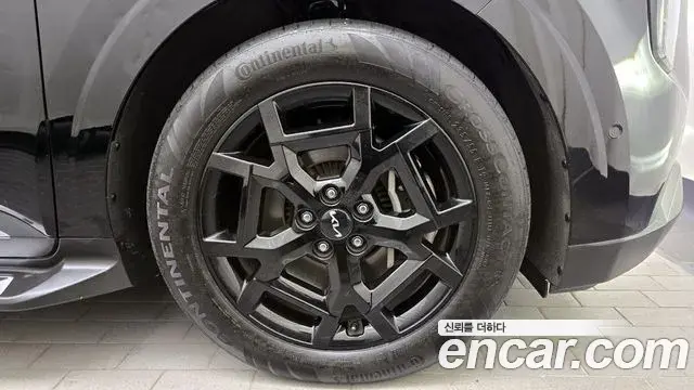 Kia Carnival 2023 — Photo 19/20