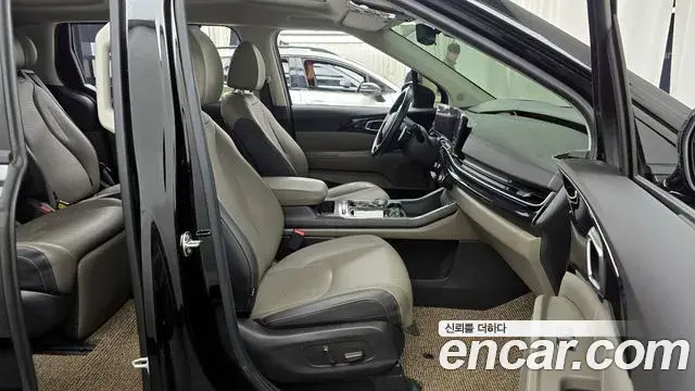 Kia Carnival 2023 — Photo 14/20
