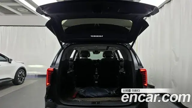 Kia Carnival 2023 — Photo 6/20